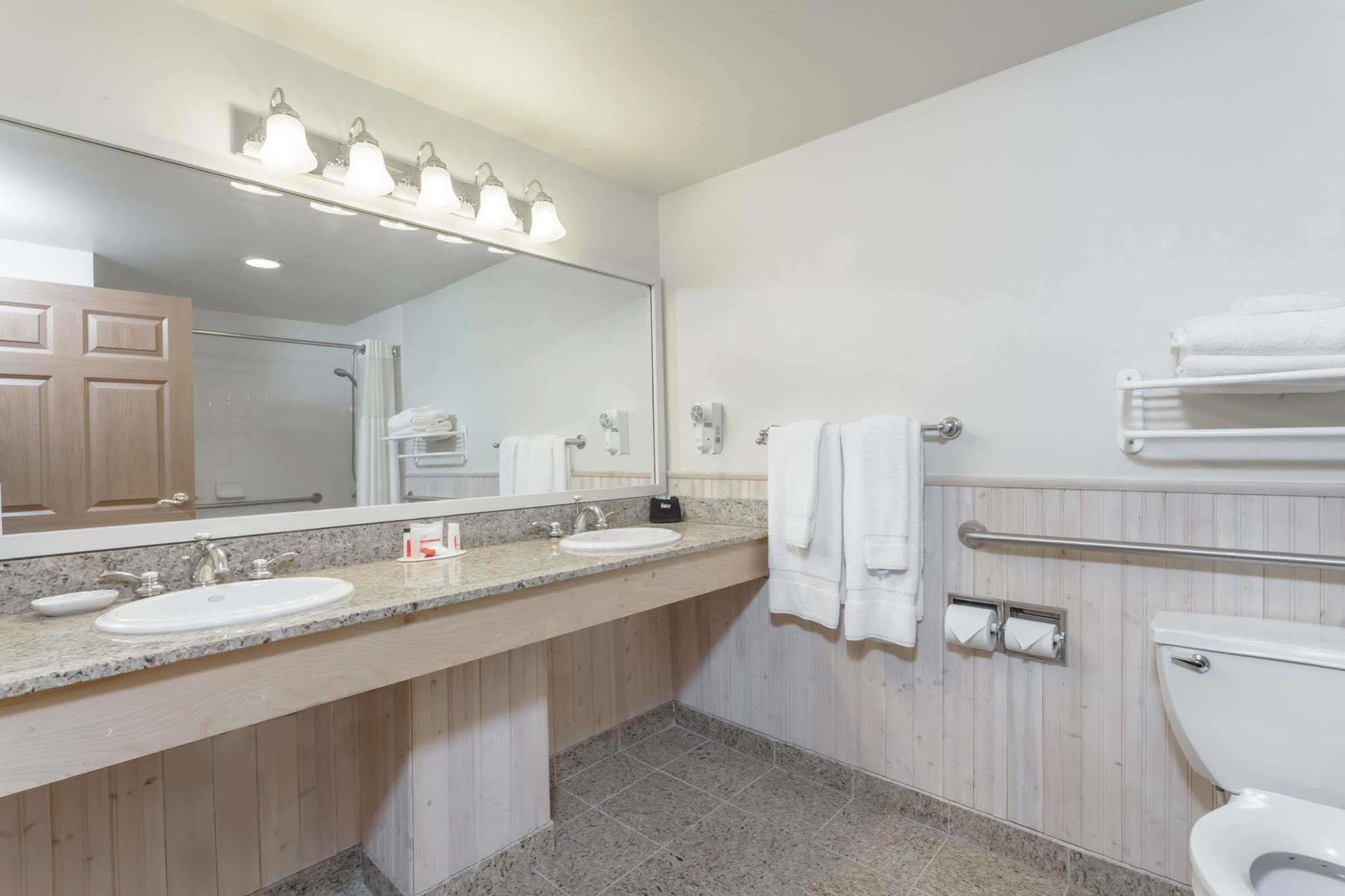 Ramada By Wyndham Rock Hill At Sullivan Center 外观 照片